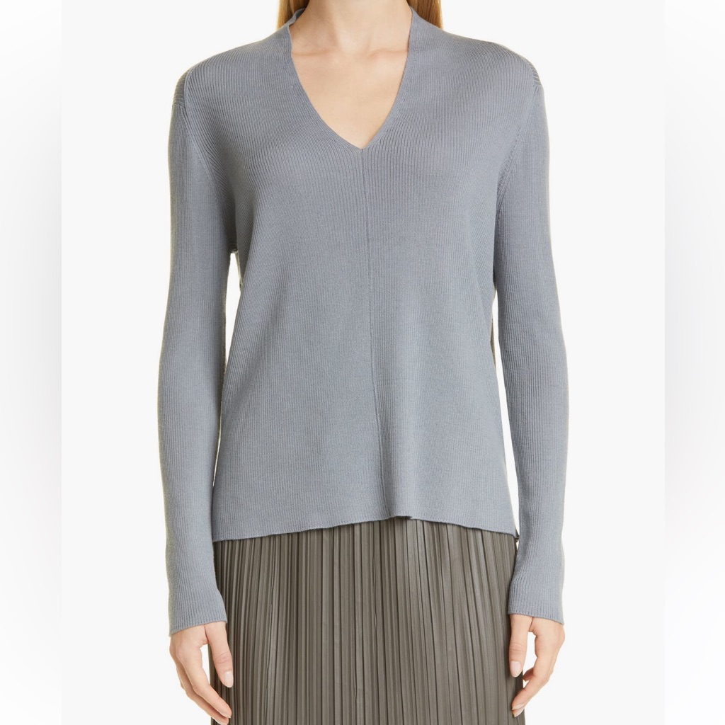 Max Mara Leisure 100% Virgin Wool Grey V-Neck Sweater